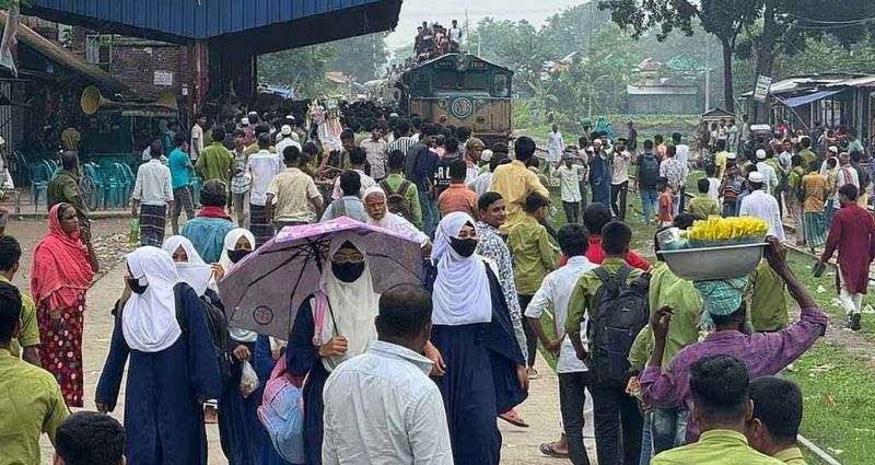 চলন্ত কমিউটার ট্রেনে আগুন, ঢাকা-ময়মনসিংহ রেল যোগাযোগ বন্ধ